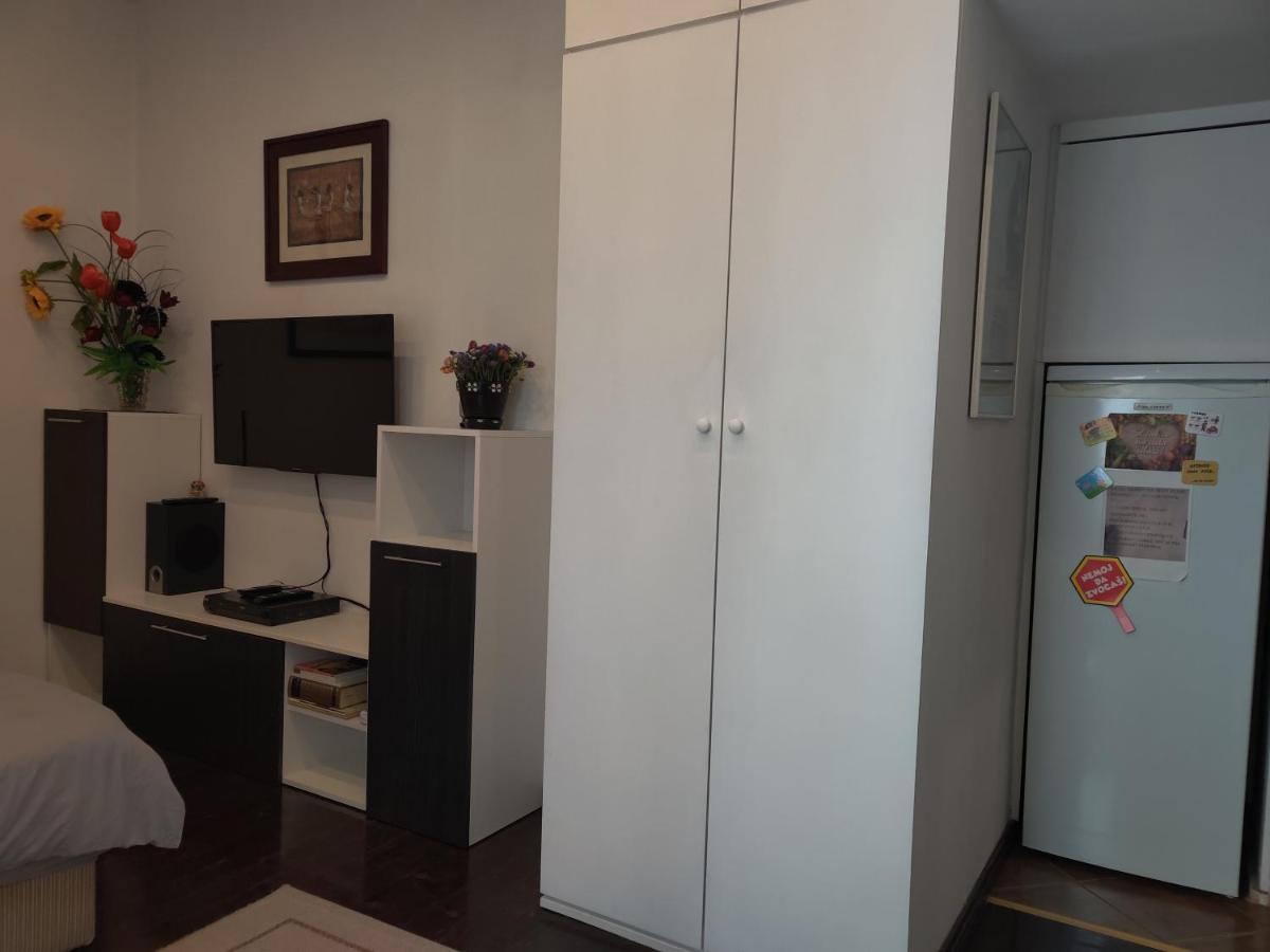 Slavija Square Apartment Cvetni Trg Belgrado Buitenkant foto